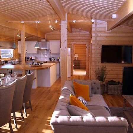 Cambridgeshire Lakes - Luxury Lodges In A Stunning Lake Location Gamlingay Kültér fotó
