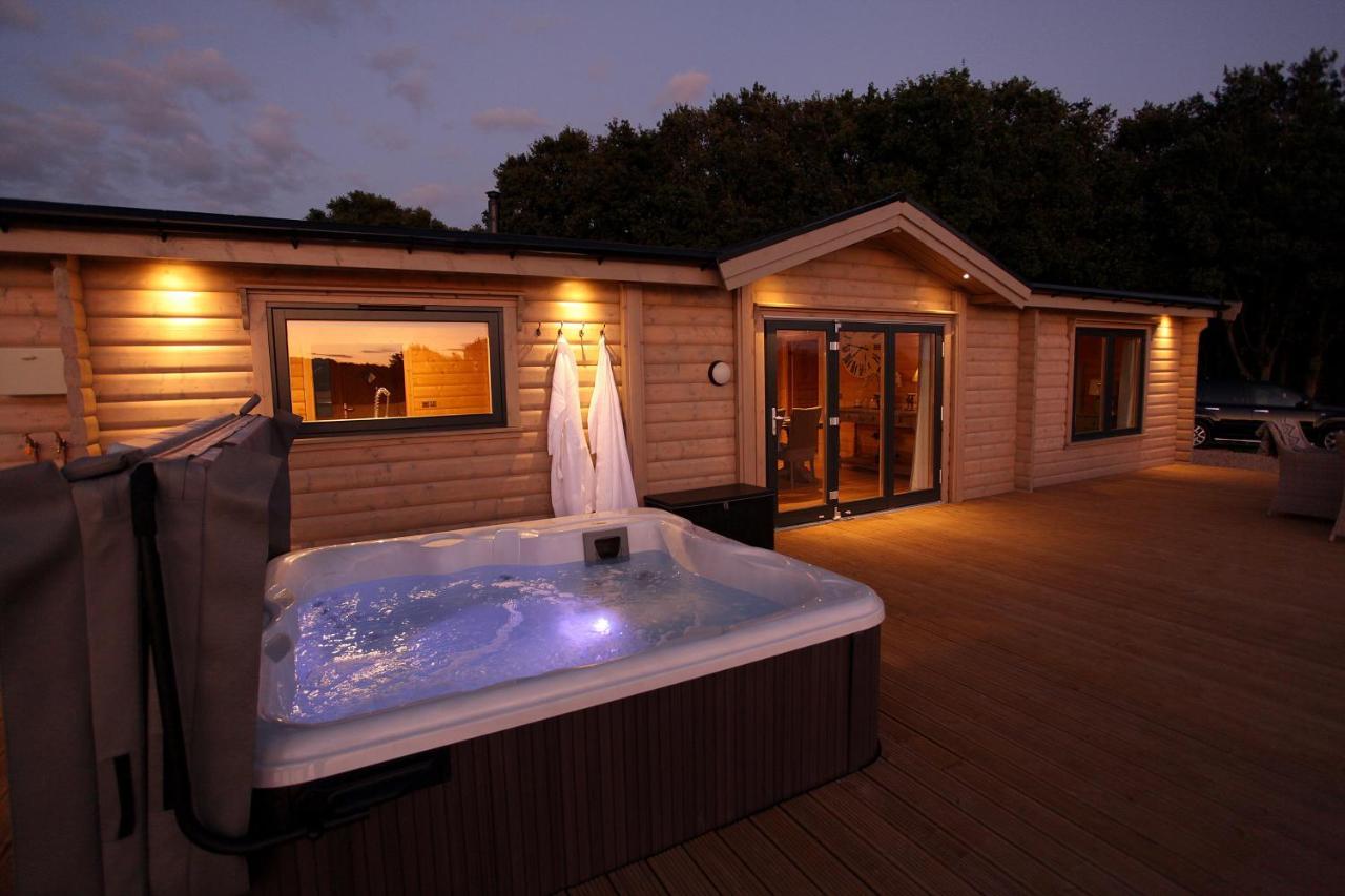 Cambridgeshire Lakes - Luxury Lodges In A Stunning Lake Location Gamlingay Kültér fotó