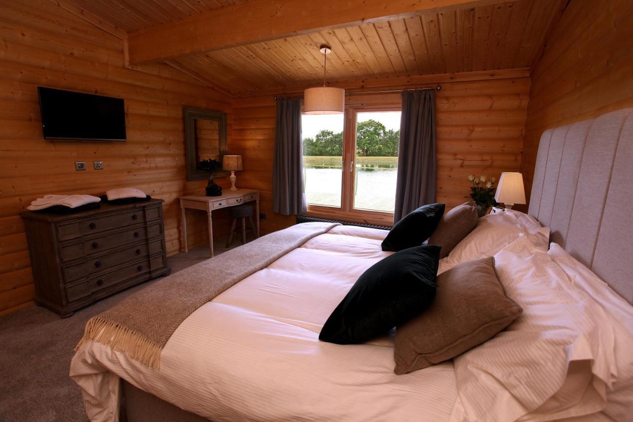 Cambridgeshire Lakes - Luxury Lodges In A Stunning Lake Location Gamlingay Kültér fotó
