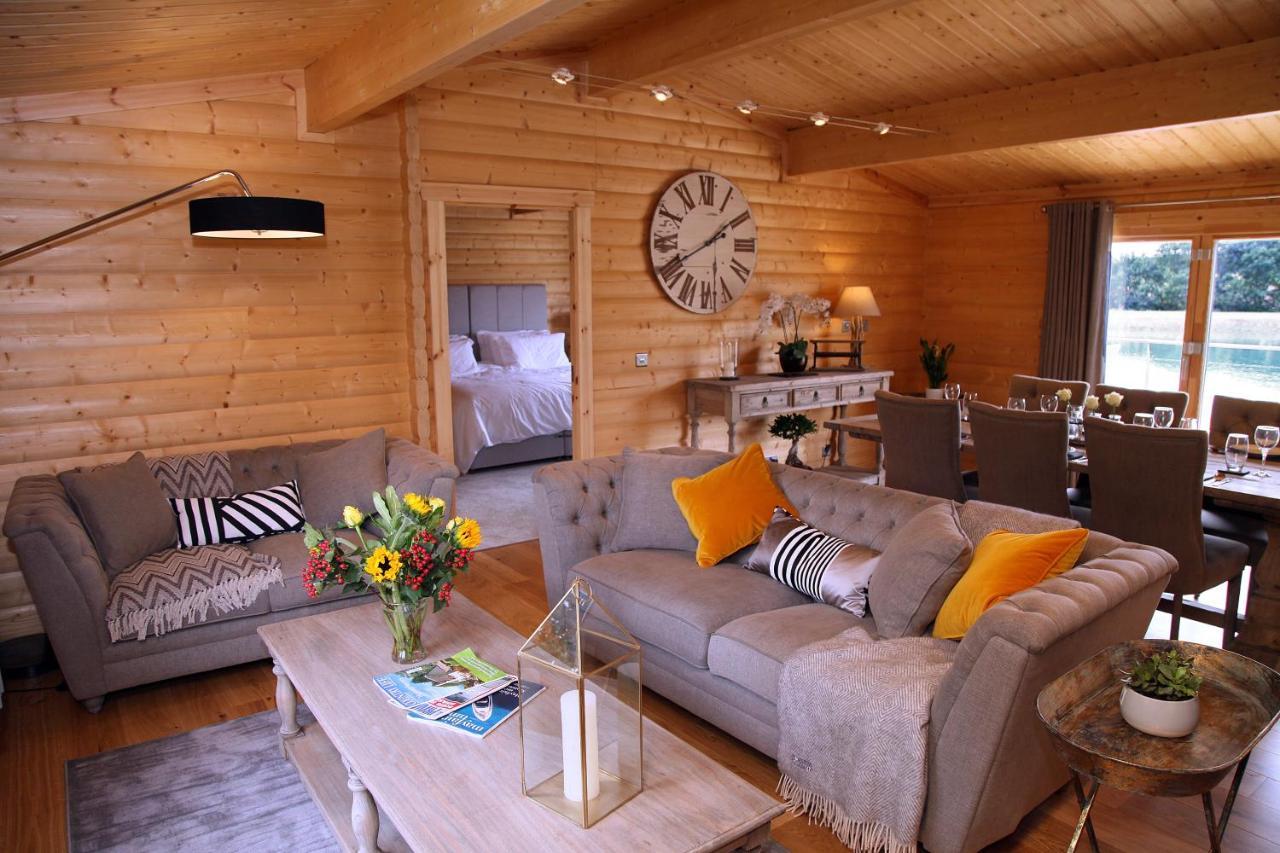 Cambridgeshire Lakes - Luxury Lodges In A Stunning Lake Location Gamlingay Kültér fotó