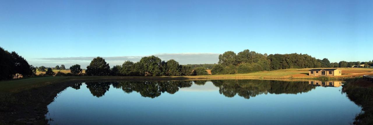 Cambridgeshire Lakes - Luxury Lodges In A Stunning Lake Location Gamlingay Kültér fotó