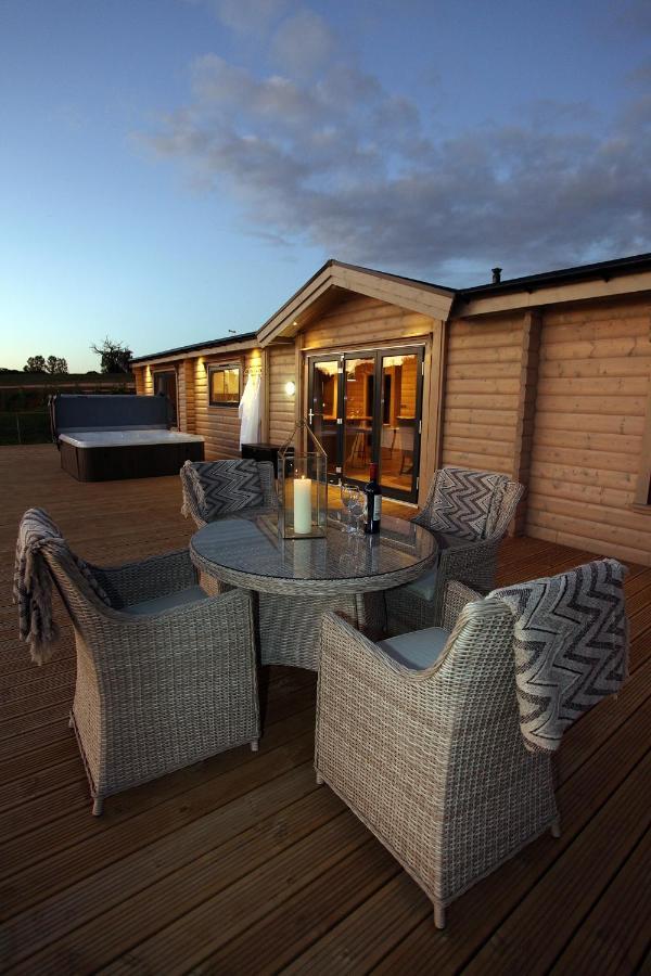 Cambridgeshire Lakes - Luxury Lodges In A Stunning Lake Location Gamlingay Kültér fotó