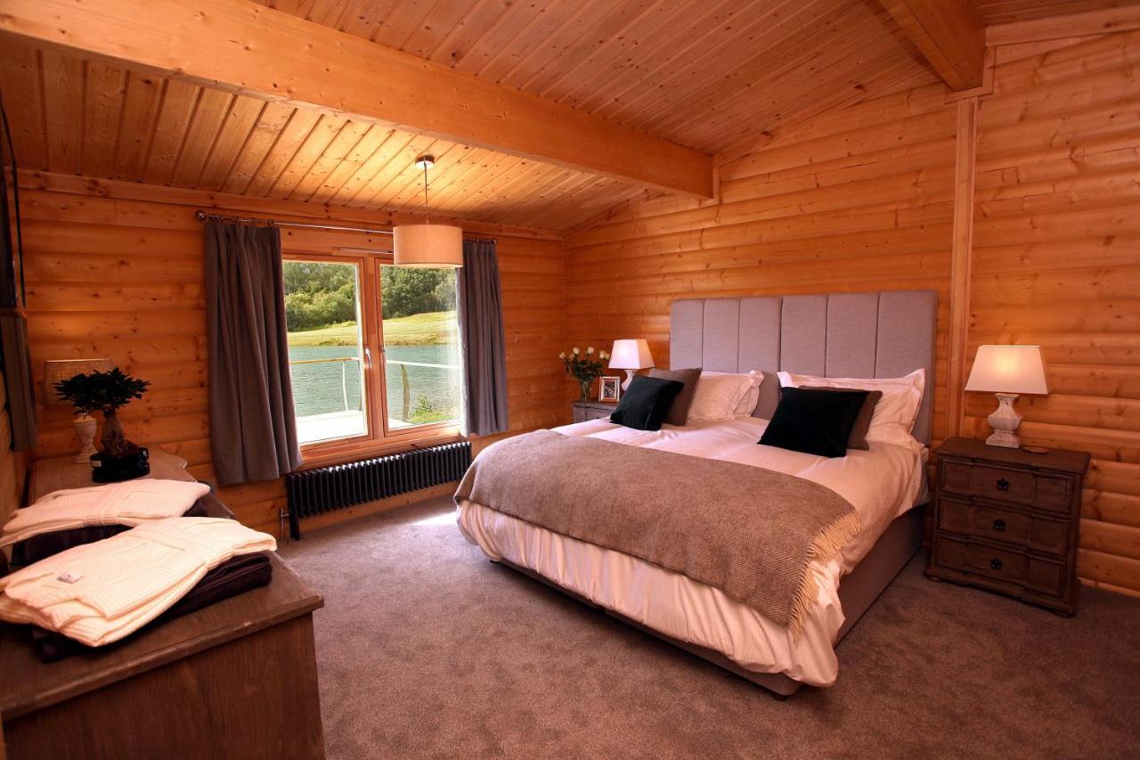 Cambridgeshire Lakes - Luxury Lodges In A Stunning Lake Location Gamlingay Kültér fotó