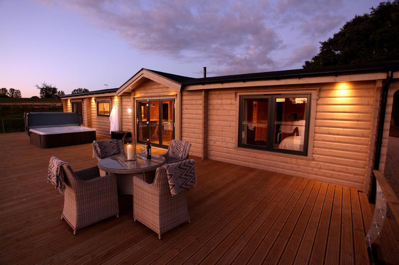 Cambridgeshire Lakes - Luxury Lodges In A Stunning Lake Location Gamlingay Kültér fotó